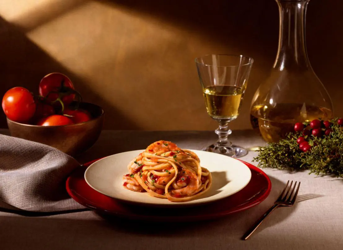 Баветте с креветками и соусом Наполетана