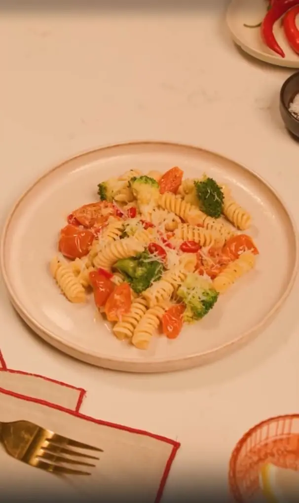 Джирандоле с брокколи и томатами черри