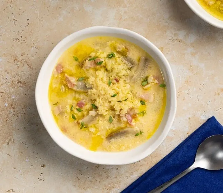 Суп со Стеллине, беконом и грибами