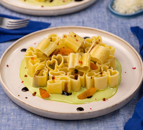 Ди Аморе со сладким перцем и соусом из цукини